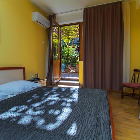 Irmeni Hotel Тбилиси Екстериор снимка