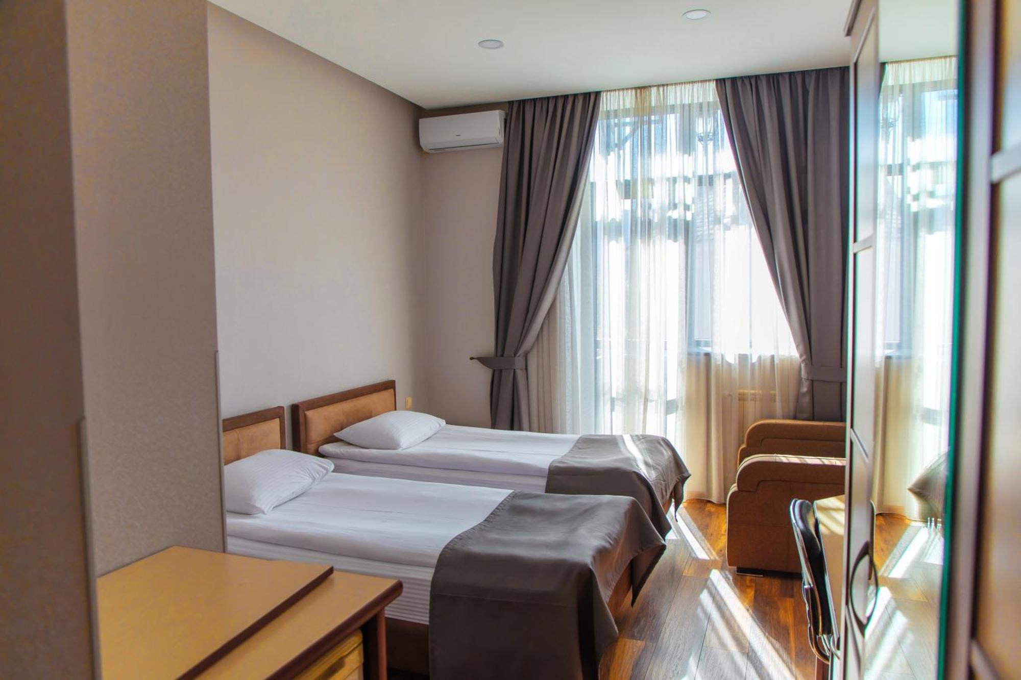Irmeni Hotel Тбилиси Екстериор снимка