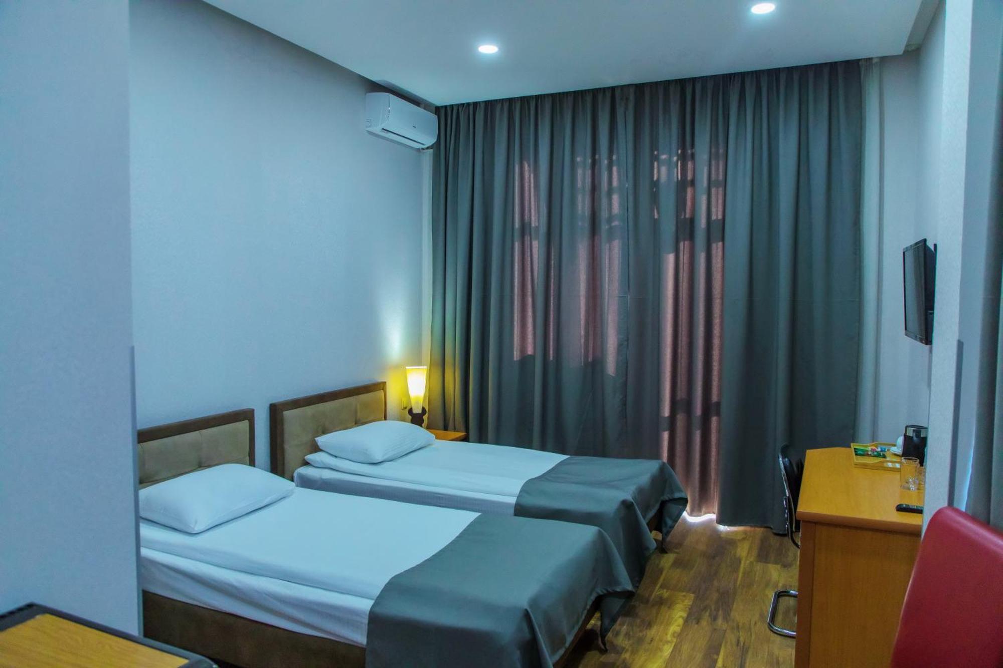 Irmeni Hotel Тбилиси Екстериор снимка