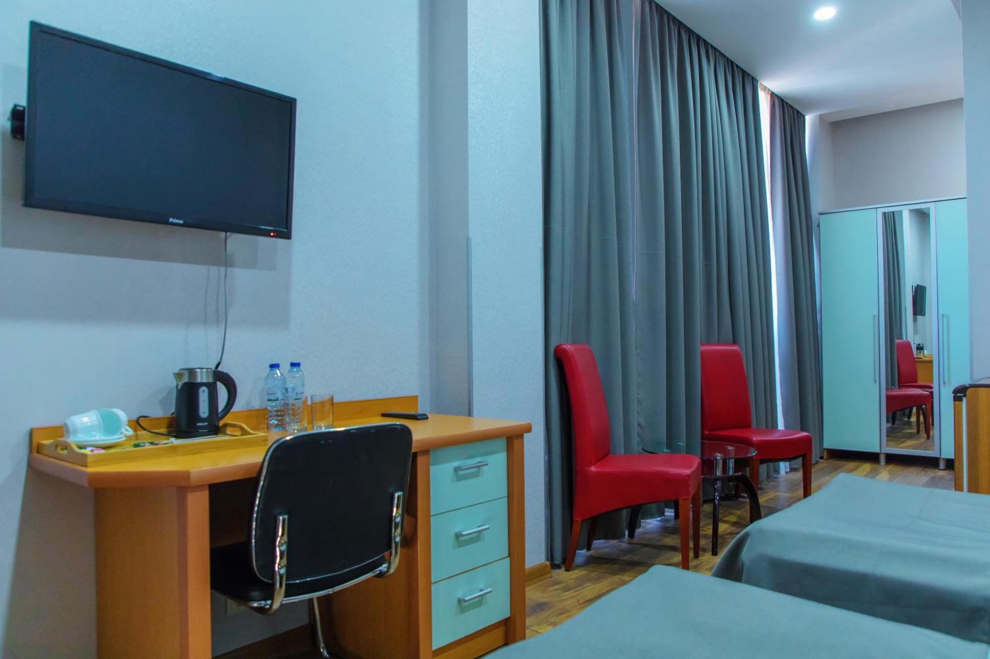 Irmeni Hotel Тбилиси Екстериор снимка