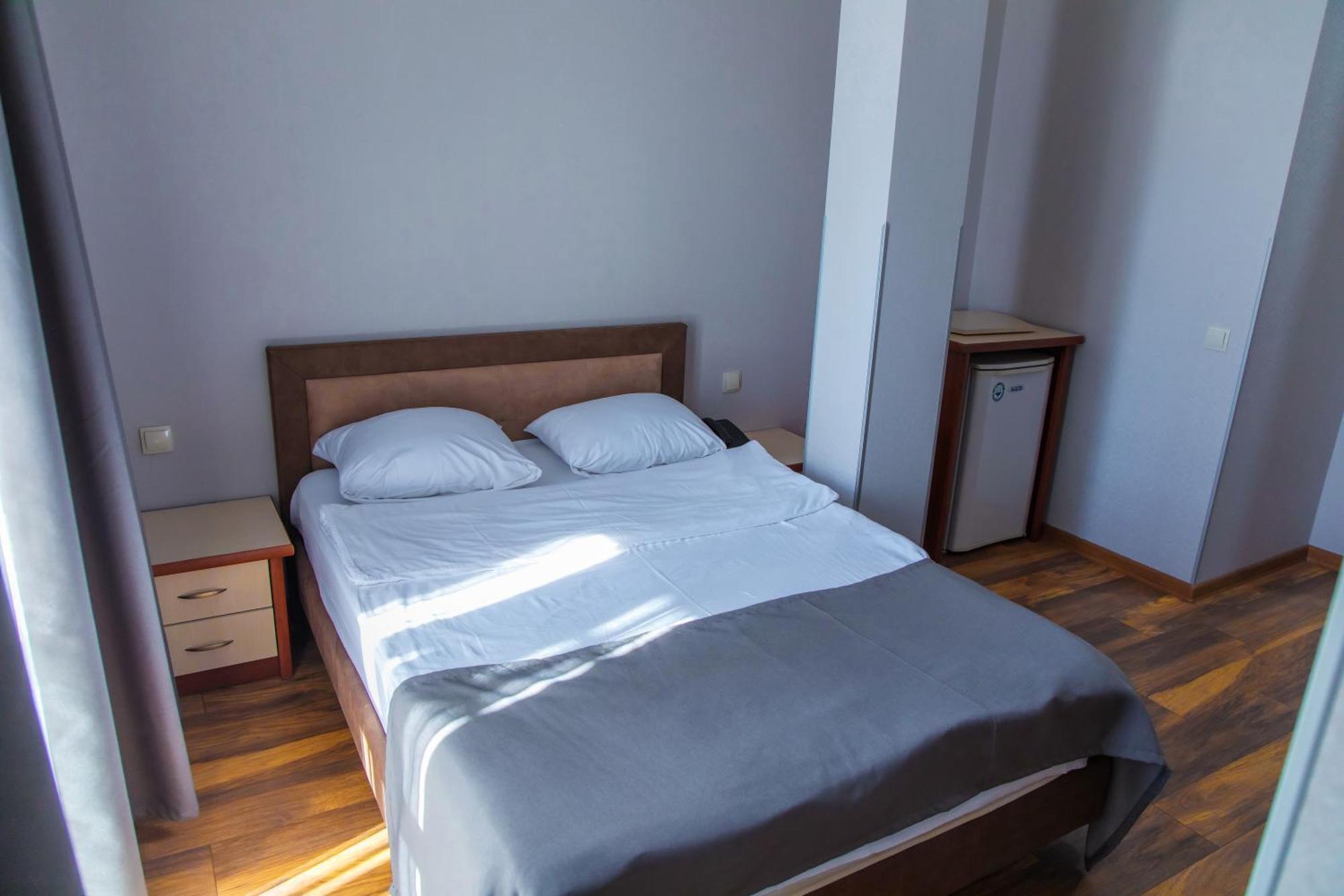 Irmeni Hotel Тбилиси Екстериор снимка