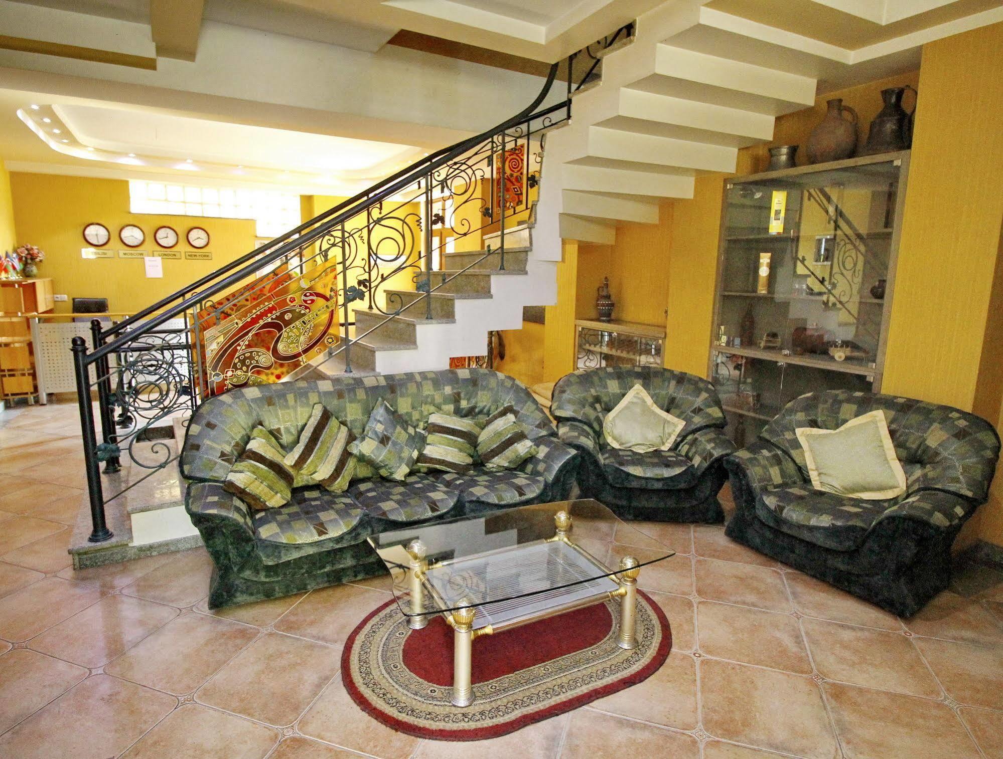 Irmeni Hotel Тбилиси Екстериор снимка